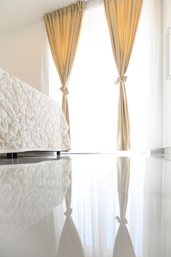 Luxury Rooms Green And Gold Split Exterior photo